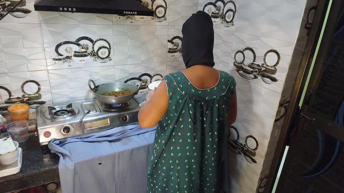 Bhabhi Did Maze Kitchen with Her Brother in Law Hard Fuck While Husband Was on Duty.