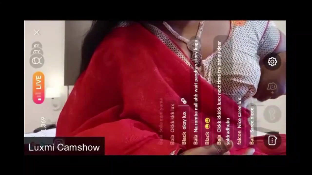 Camshow in Red Saree Strip to Pussy Show