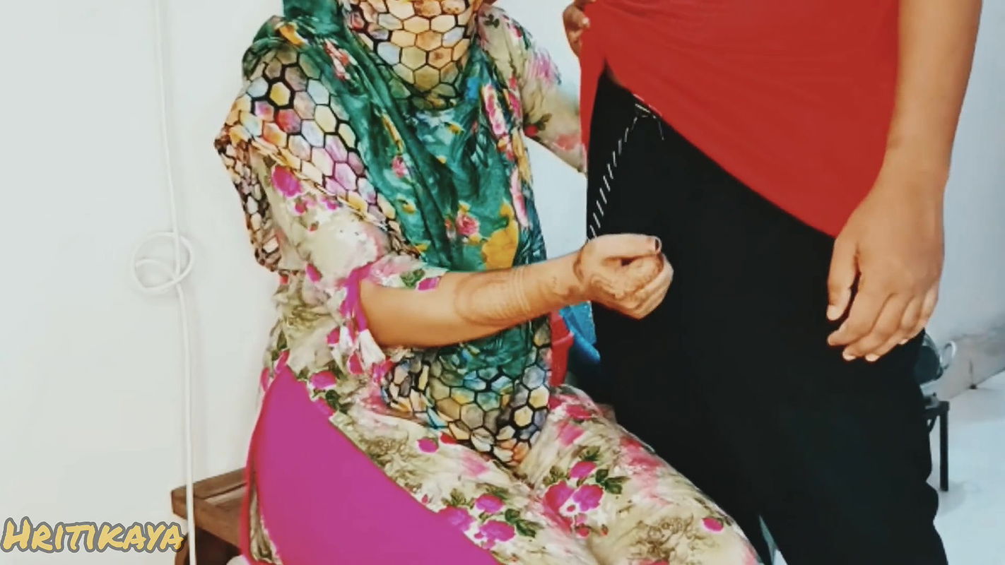 Closeup – Desi Bhabhi Condom Blowjob! Cum in Condom with Red Lipstic