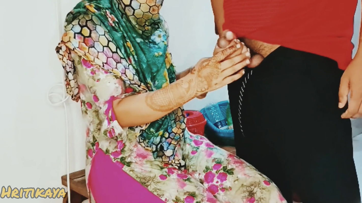 Closeup – Desi Bhabhi Condom Blowjob! Cum in Condom with Red Lipstic