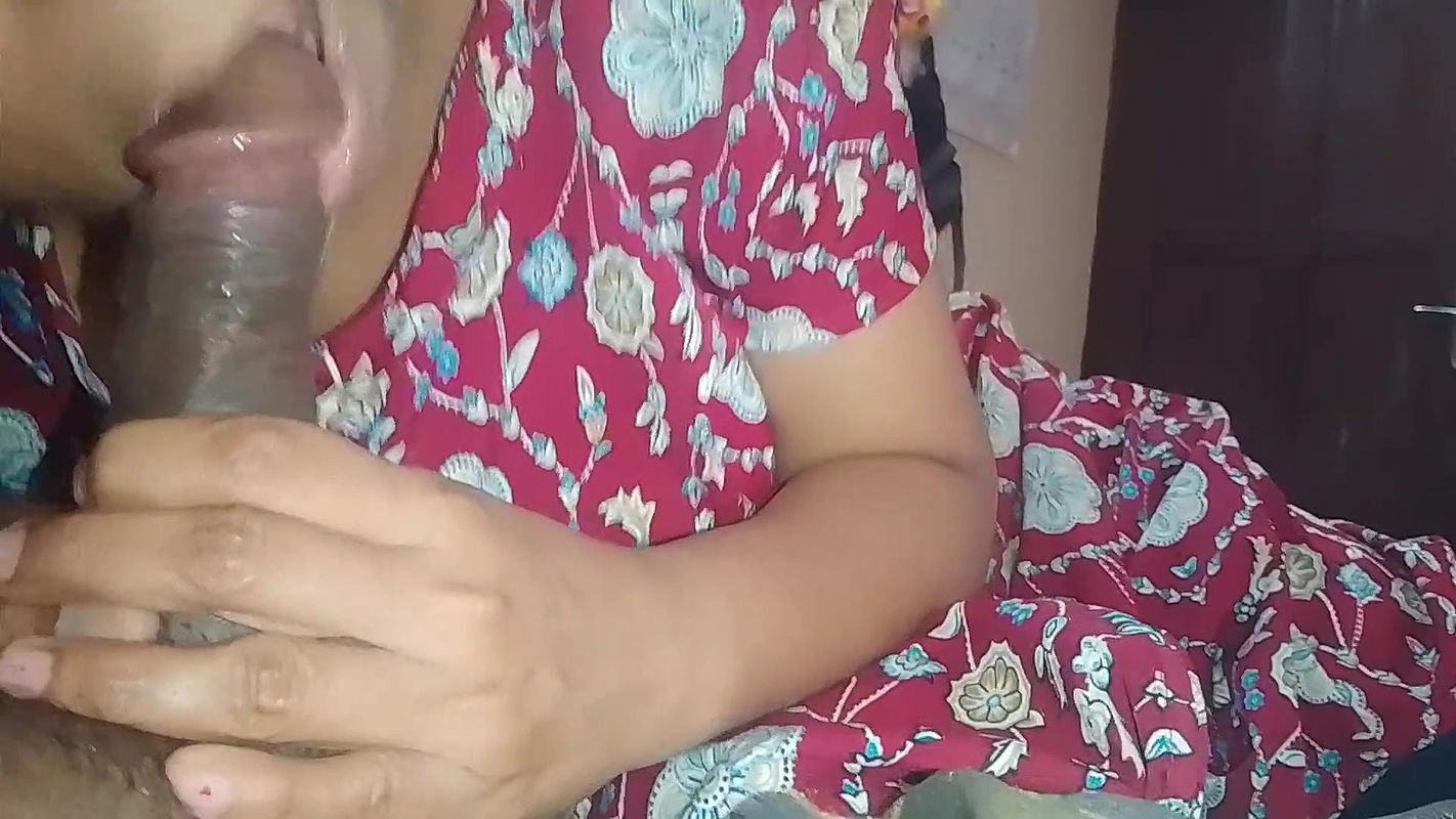 Delhi Nurse Anagha Puts Her Boyfriend’s Penis in Her Mouth and Sucks His Milk