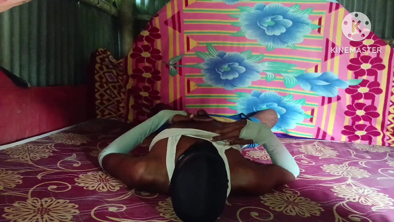 Desi Bhabhi licked her pussy and made it squirt