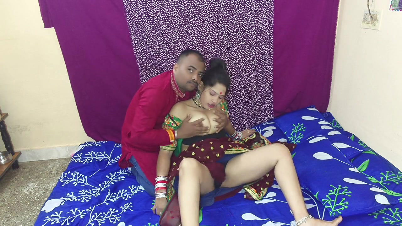 Desi Bhabhi Romances with Her Naughty Devar in the Sexy Night