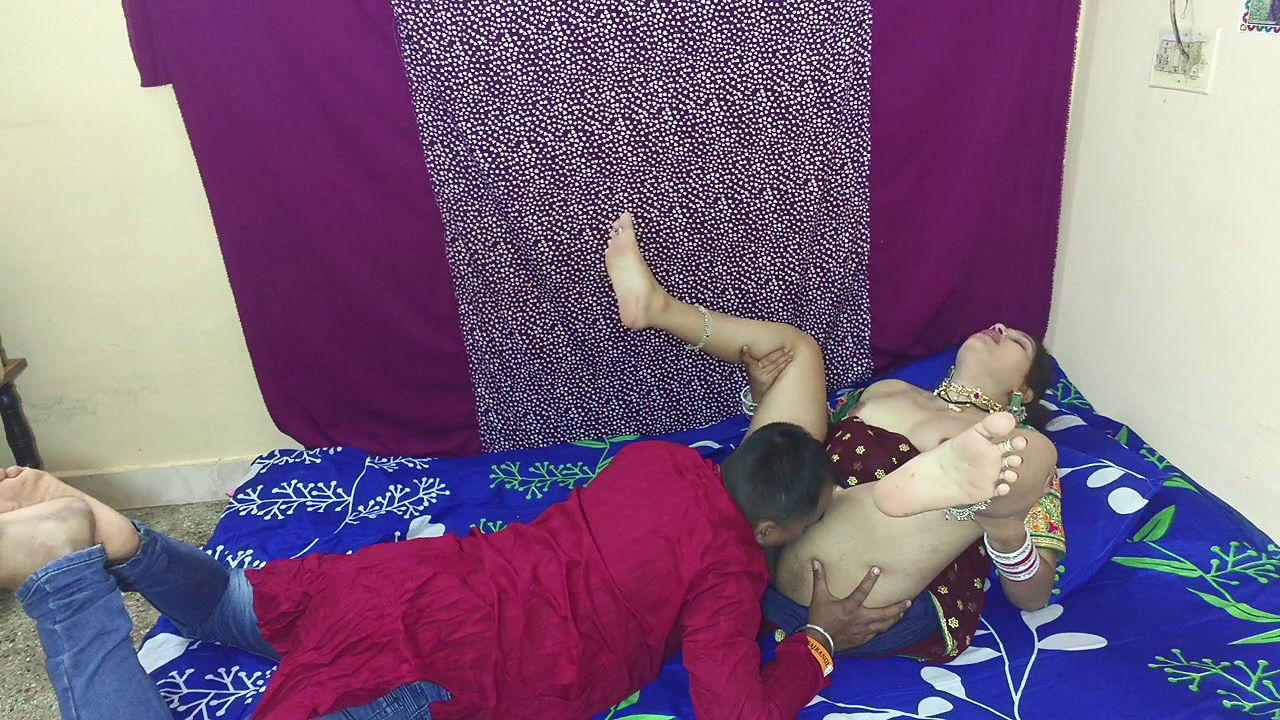 Desi Bhabhi Romances with Her Naughty Devar in the Sexy Night