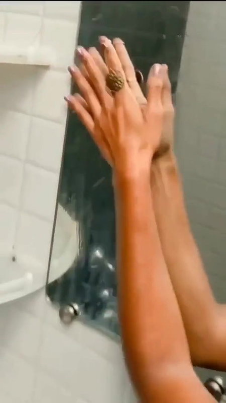 DESI WET BHABHI DANCING TO TIP TIP BARSA PANI SEXY IN BATHROOM