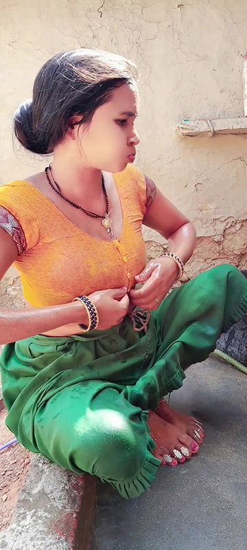 Desi Bhabhi Taking Bath