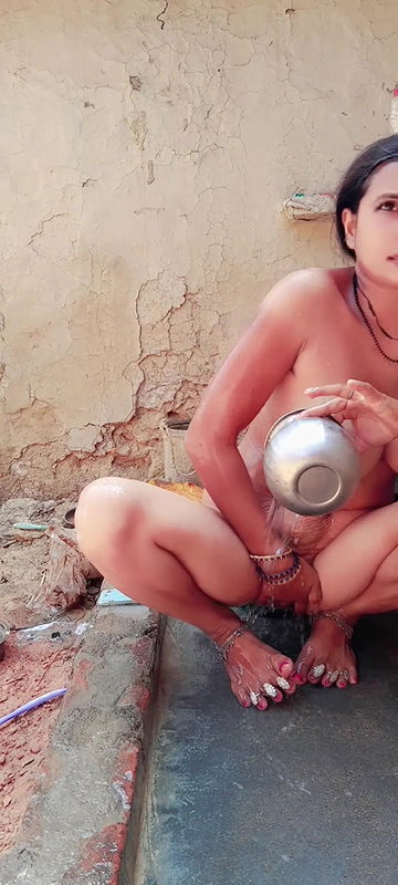 Desi Bhabhi Taking Bath