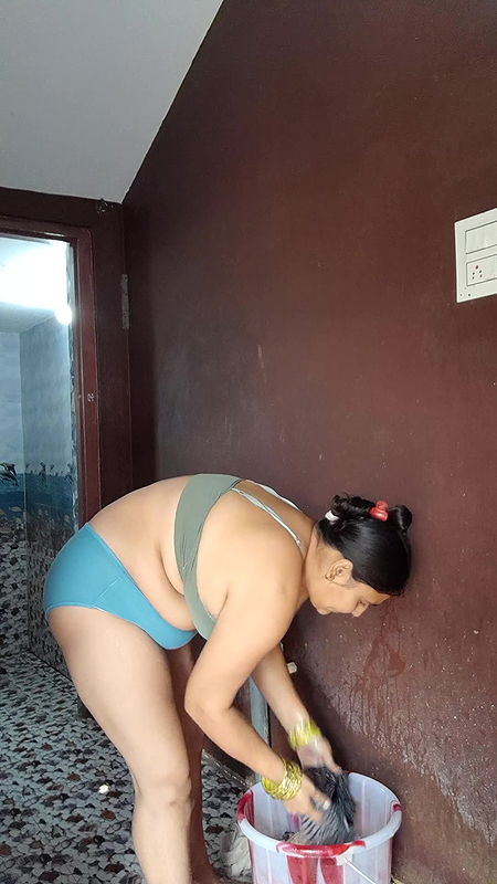 Desi Mature Woman Showering