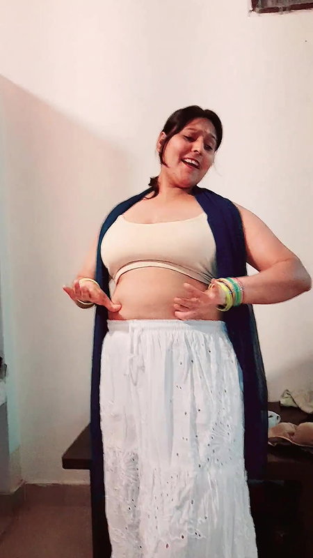 Desi Wife Puja Bhabhi Dancing