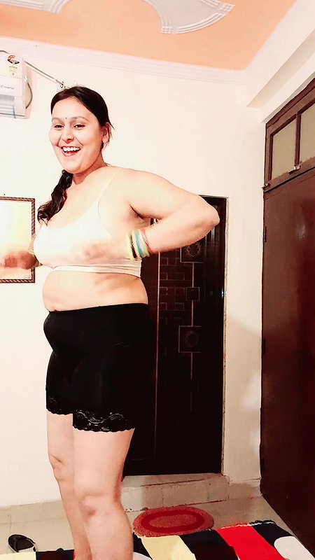 Desi Wife Puja Bhabhi Dancing