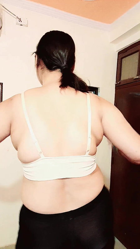 Desi Wife Puja Bhabhi Dancing