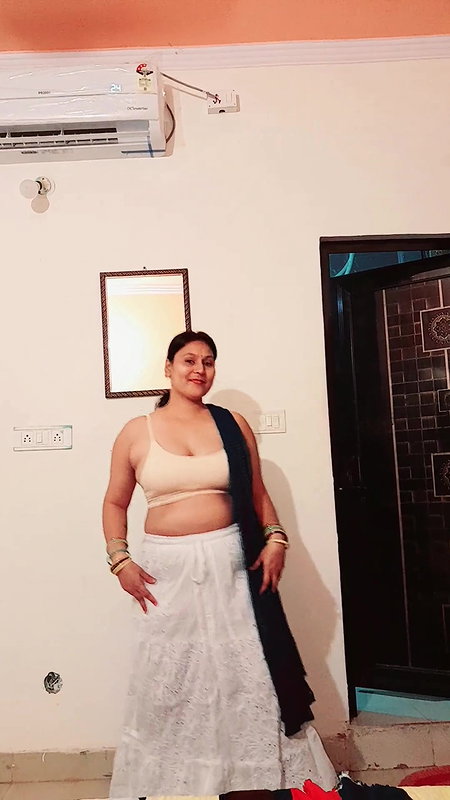 Desi Wife Puja Bhabhi Dancing