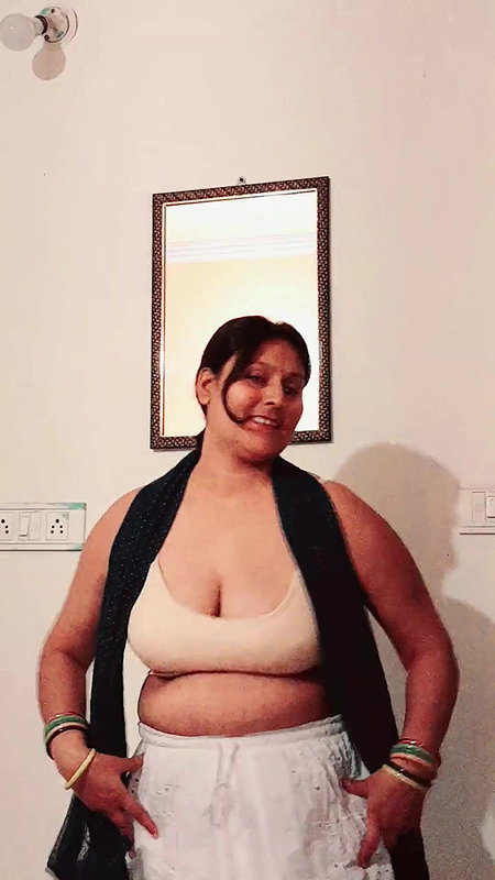 Desi Wife Puja Bhabhi Dancing