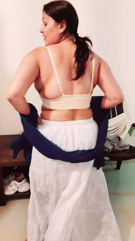 Desi Wife Puja Bhabhi Dancing