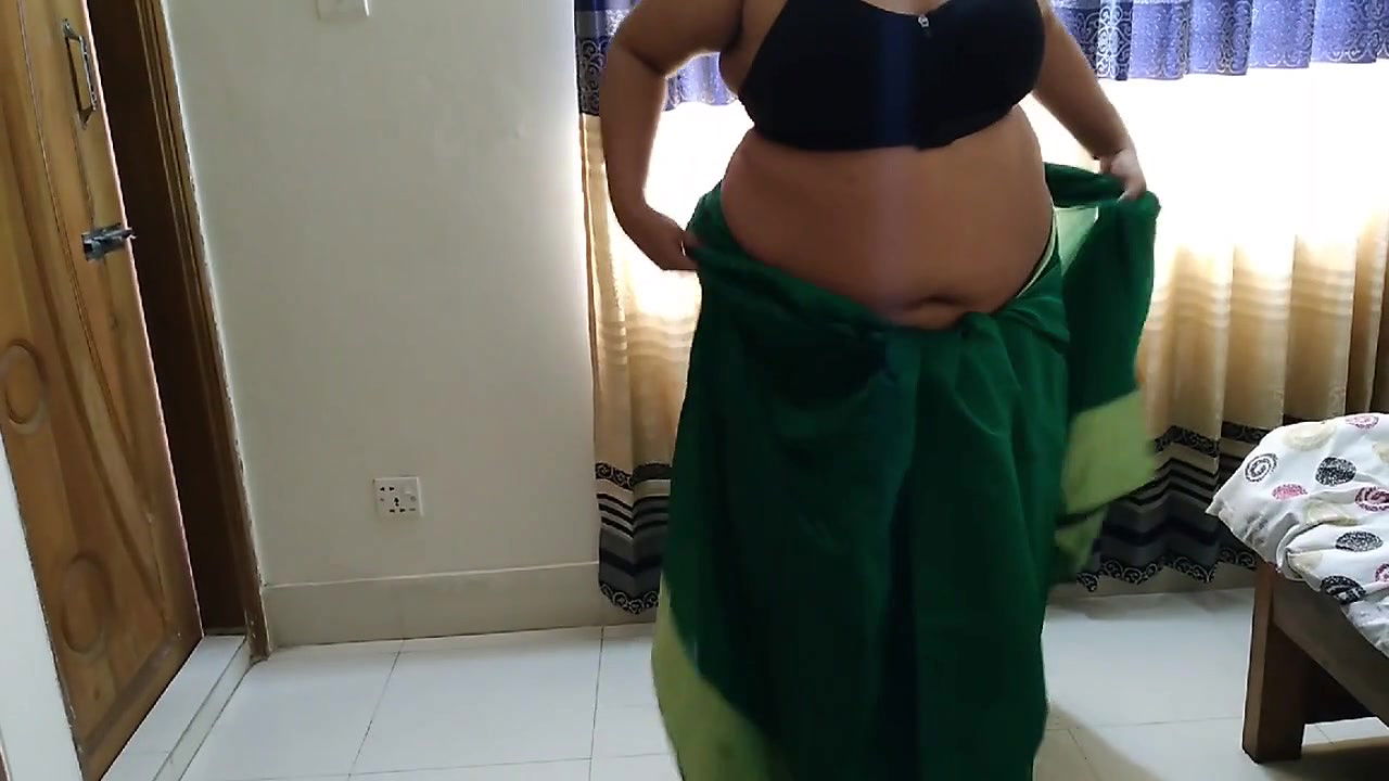 Hot Bhabhi Sucked My Penis
