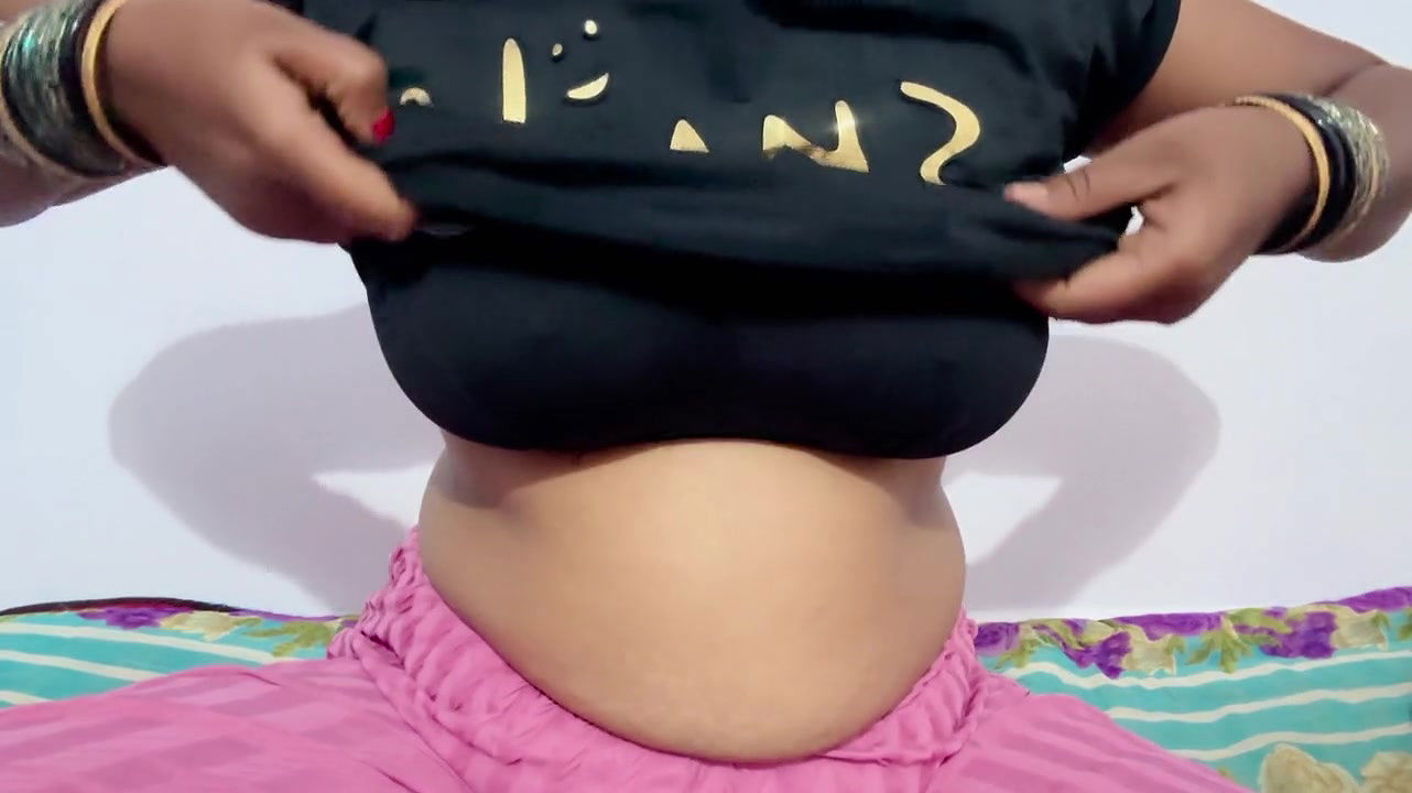 Hot Tamil Aunty on Camera Live Video Call Sex