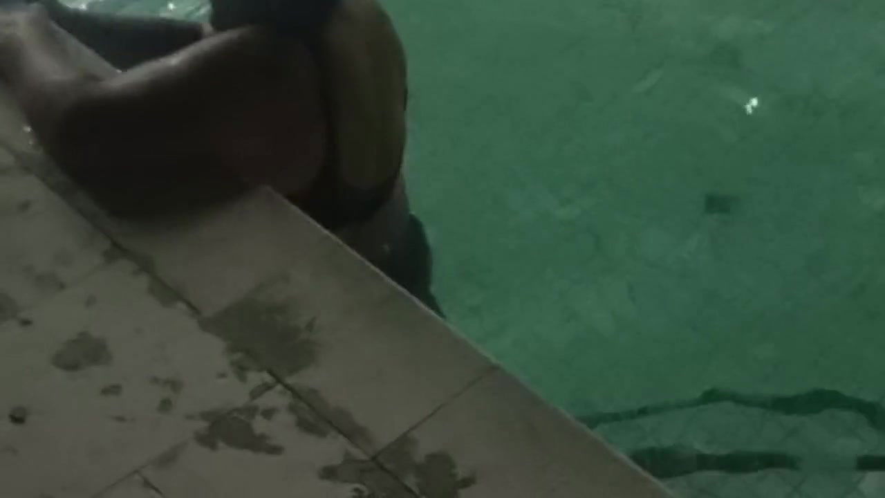 I Invite MILFs I Met at the Hotel Pool to My Room