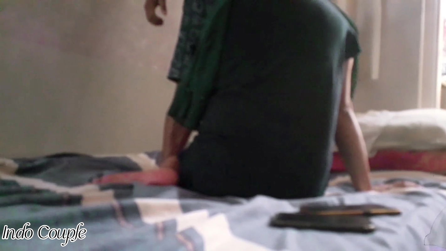 Muslim Hijab Girl Caught Having Sex in Room