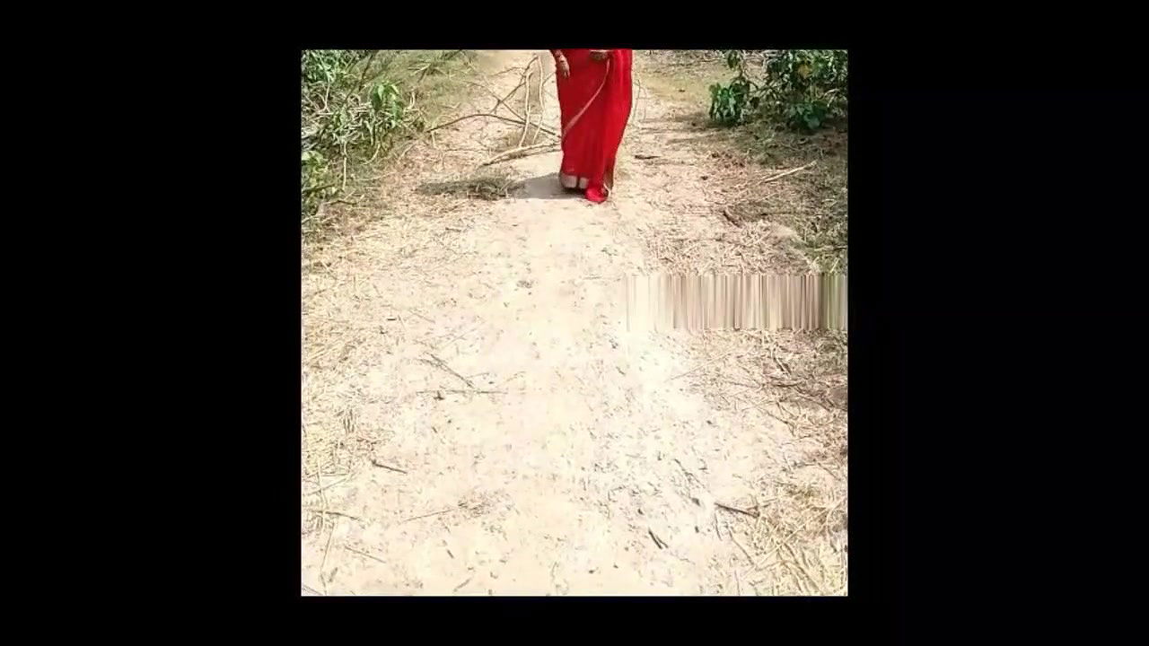 Red Saree Outdoor Dare – Boobs Show Outdoor