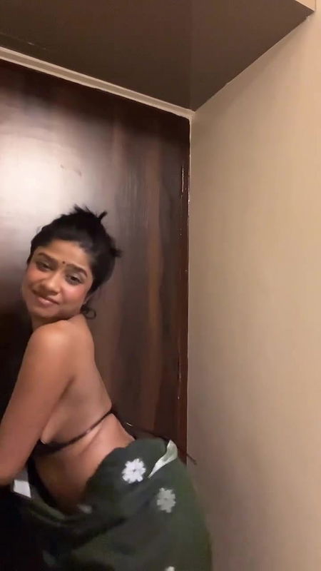 ANTARA DAD SEDUCTIVE AND SLUTTY SEXY IN BRA SAREE UUFFF 22