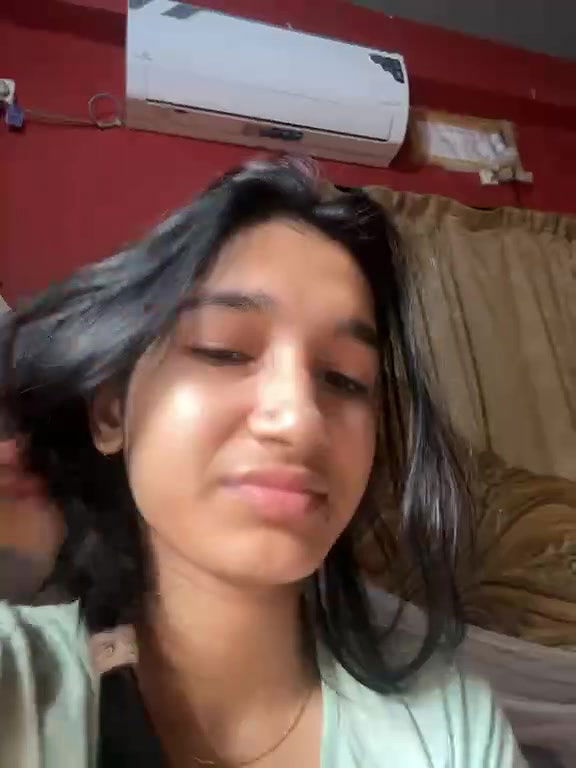 Beautiful Hot Girlfriend Fingering On Vc Many Clips 210