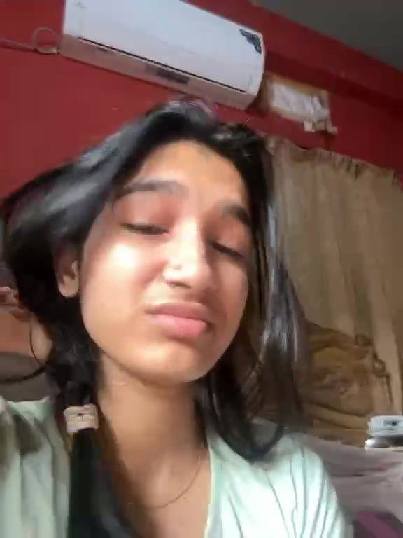 Beautiful Hot Girlfriend Fingering On Vc Many Clips 210