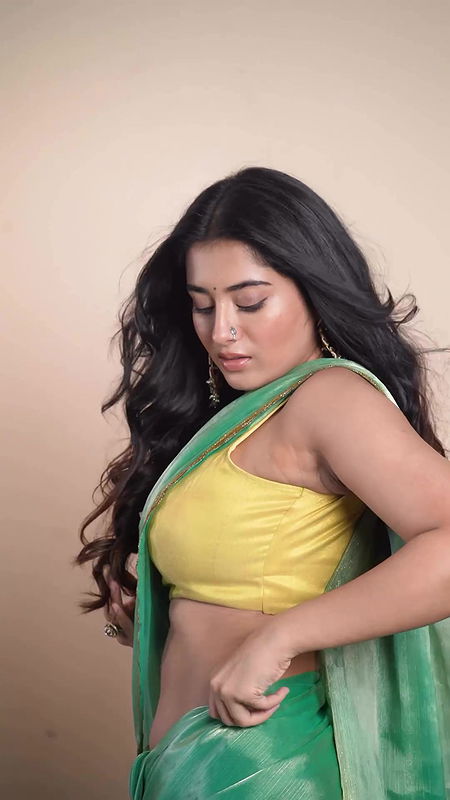 Indian Girl Looking Gorgeous In Green Saree 22