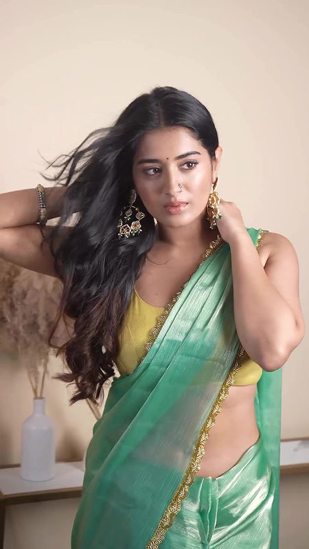 Indian Girl Looking Gorgeous In Green Saree 22