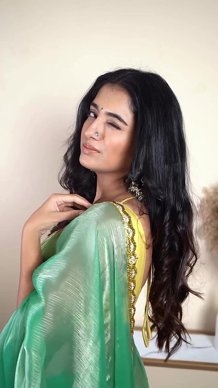 Indian Girl Looking Gorgeous In Green Saree 22