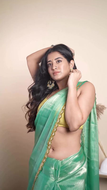 Indian Girl Looking Gorgeous In Green Saree 22