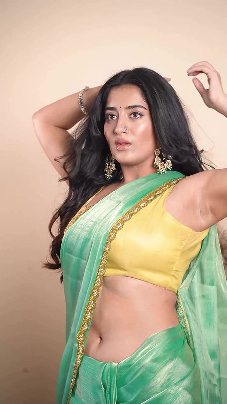 Indian Girl Looking Gorgeous In Green Saree 22