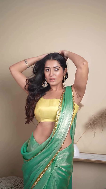 Indian Girl Looking Gorgeous In Green Saree 22