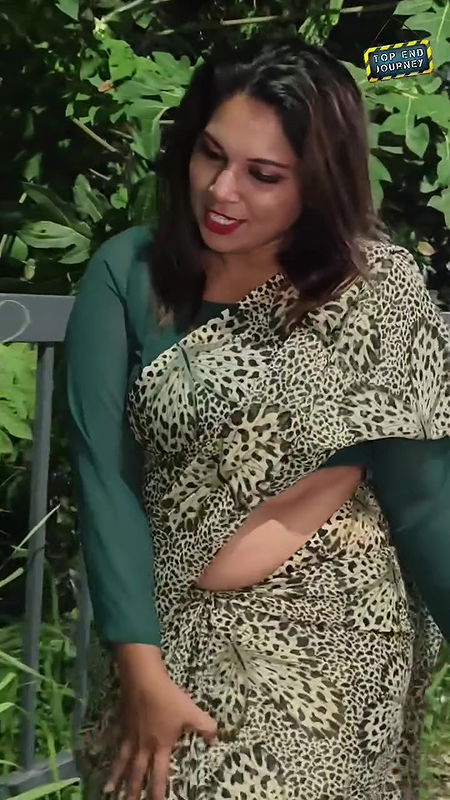 malayali side actress open chubby navel in green saree 22