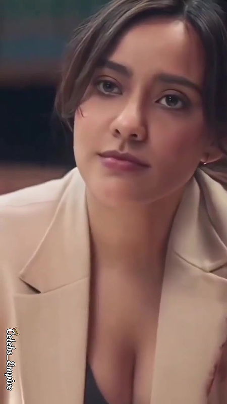 HORNY NEHA SHARMA ALWAYS READY TO SHOW HER JUICY CLEAVAGE 22