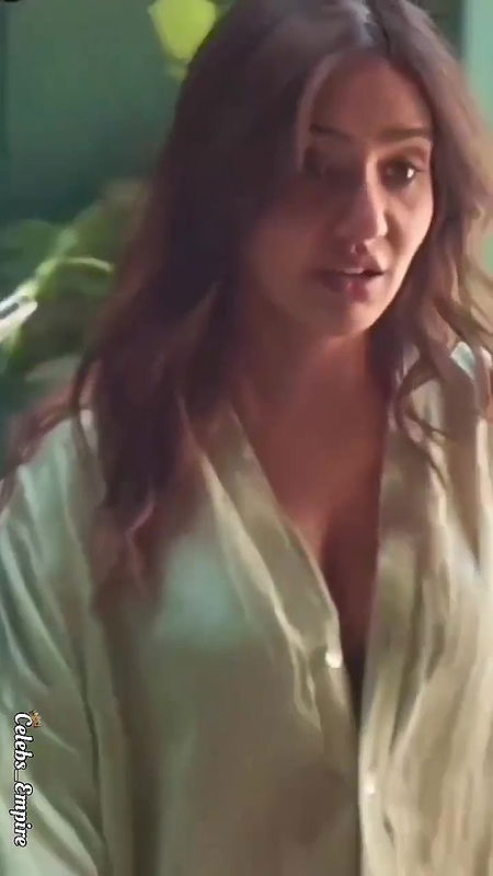 HORNY NEHA SHARMA ALWAYS READY TO SHOW HER JUICY CLEAVAGE 22