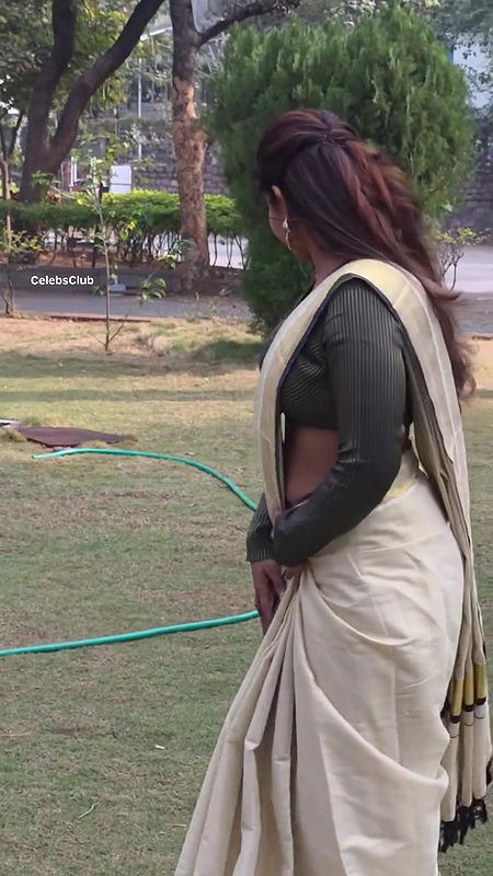 sexy telugu girl deep navel in cream saree 22