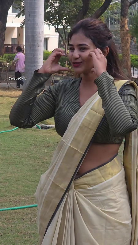 sexy telugu girl deep navel in cream saree 22