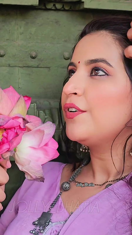 jolly bhatia sexy navel in pink saree 22