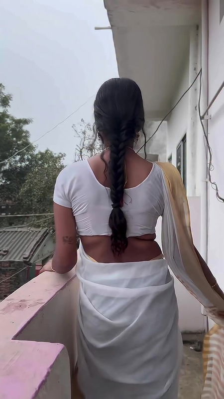 Sexy bengali girl bubbly deep navel in white saree 22