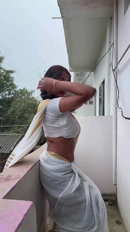 Sexy bengali girl bubbly deep navel in white saree 22