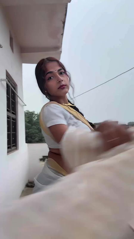 Sexy bengali girl bubbly deep navel in white saree 22