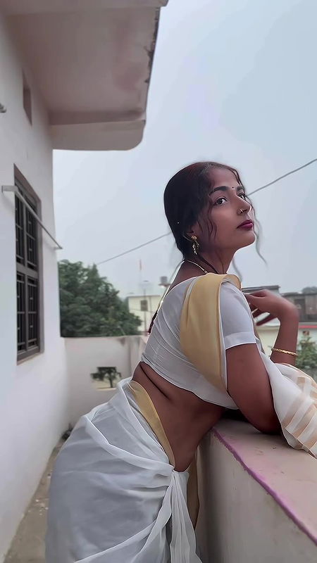 Sexy bengali girl bubbly deep navel in white saree 22