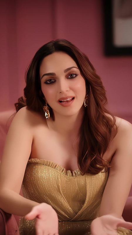 MOMMY MILF KIARA EXPOSE HER AMPLE CLEAVAGE HQ VIDEO 22