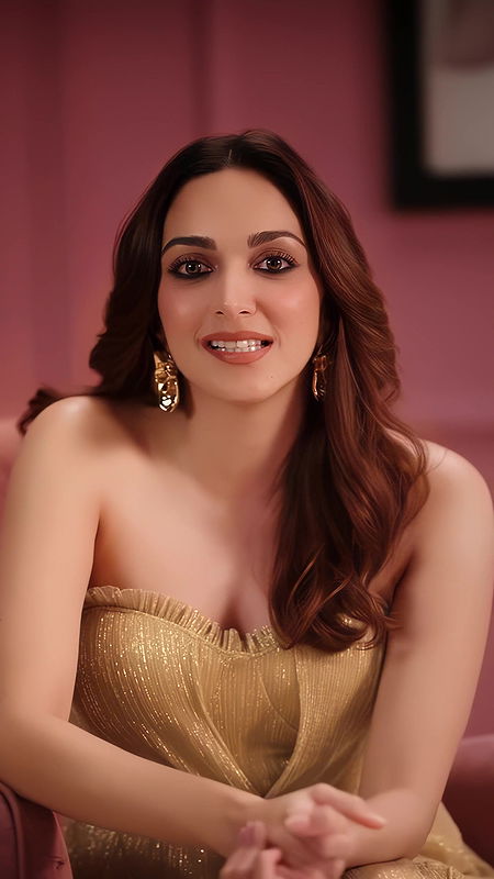 MOMMY MILF KIARA EXPOSE HER AMPLE CLEAVAGE HQ VIDEO 22