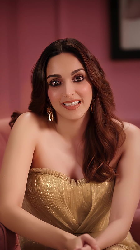 MOMMY MILF KIARA EXPOSE HER AMPLE CLEAVAGE HQ VIDEO 22