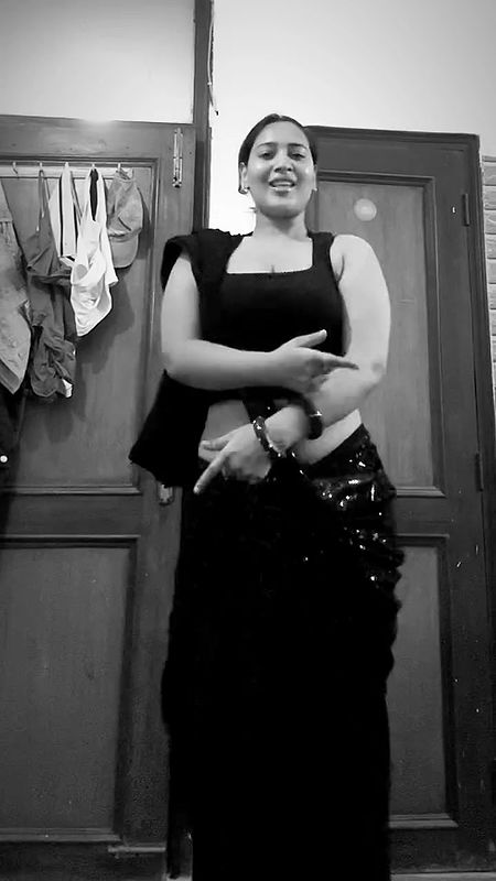 assam chubby lady deep navel in black saree 22