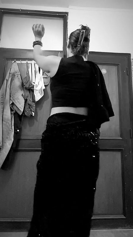 assam chubby lady deep navel in black saree 22