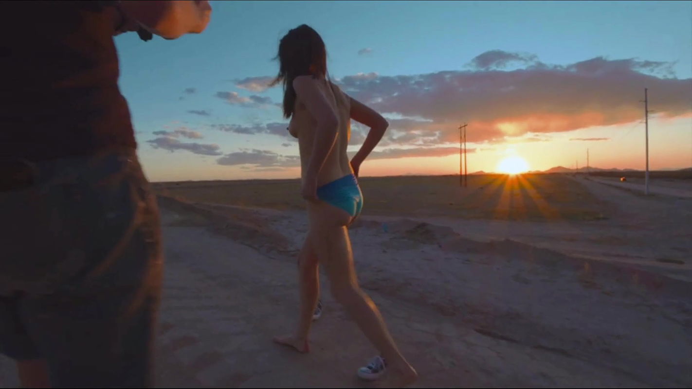 Cyndal McKay – photoshot outdoor in Let’s Try Both 2025 22