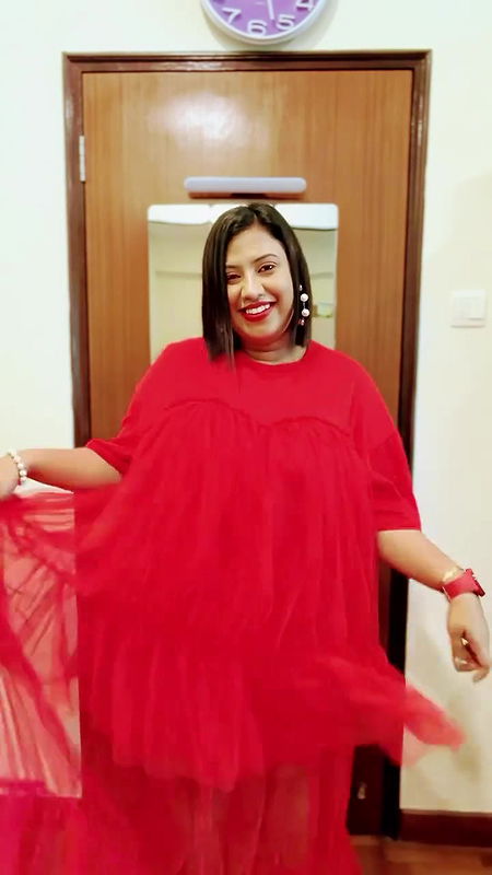 busty desi aunty in red xmas bra 22