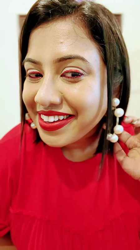 busty desi aunty in red xmas bra 22